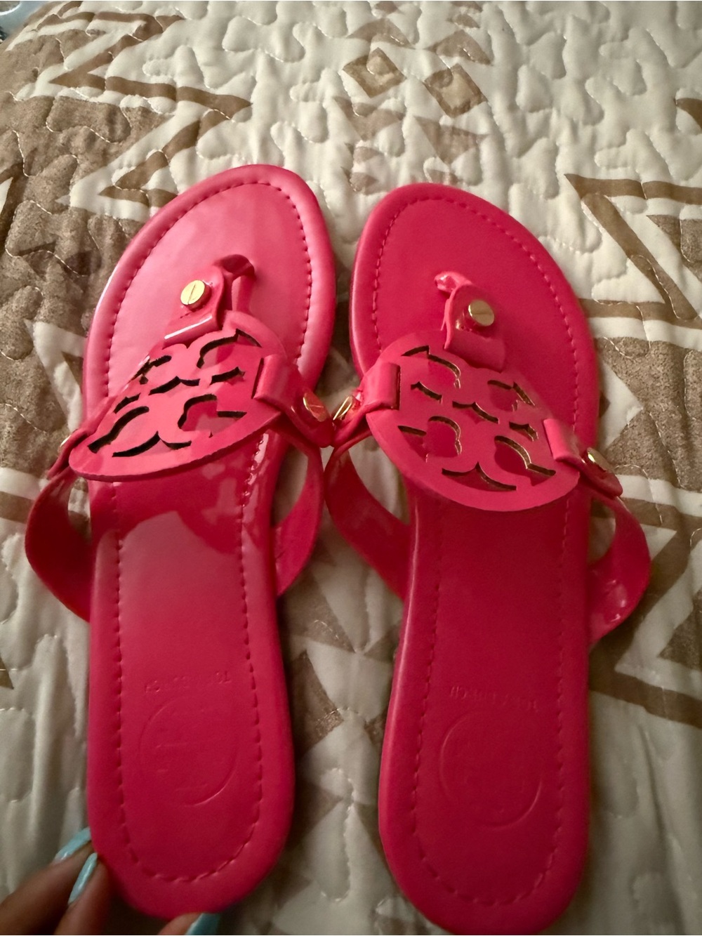 Tory Burch Hot Pink Logo Cutout Thong Sandals - Picture 2 of 2